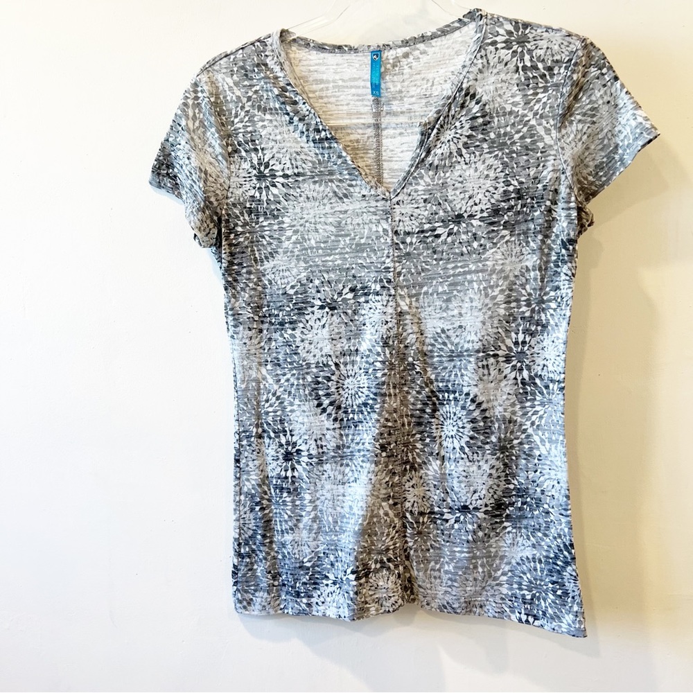 KUHL Active Wear‎ V-Neck T-shirt in Gray and White